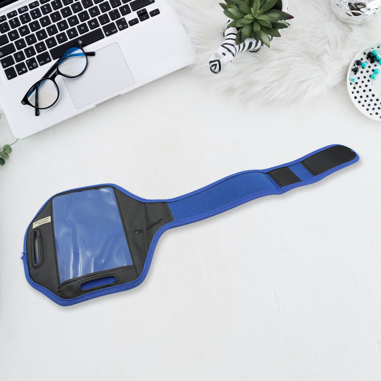 Phone arm band for running, sports wrist pouch. Phone arm band for running, sports wrist pouch.